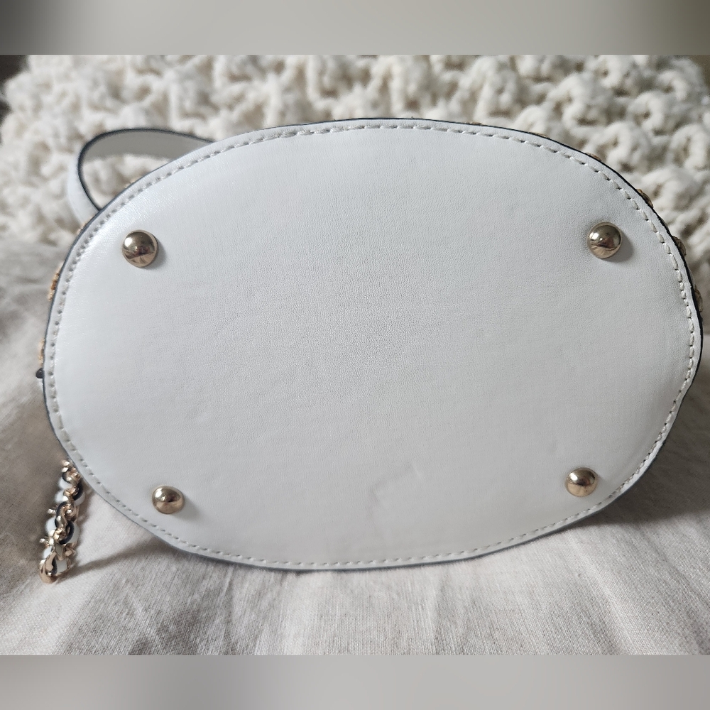 NWOT GUESS ATALIA RAFFIA CROSSBODY BUCKET. Flawed See Below - Picture 8 of 11